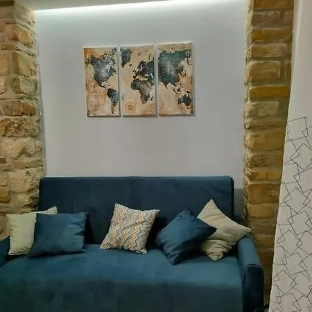 La Petite Maison بييترابيرتوسا